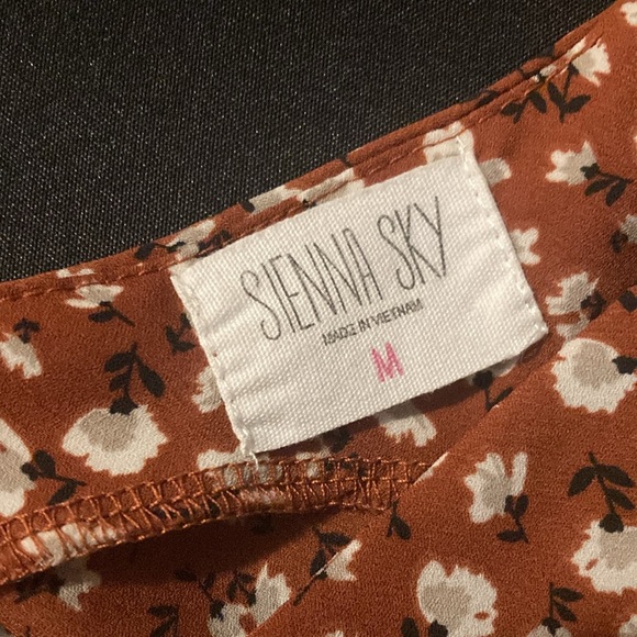 Floral Top - Picture 5 of 5